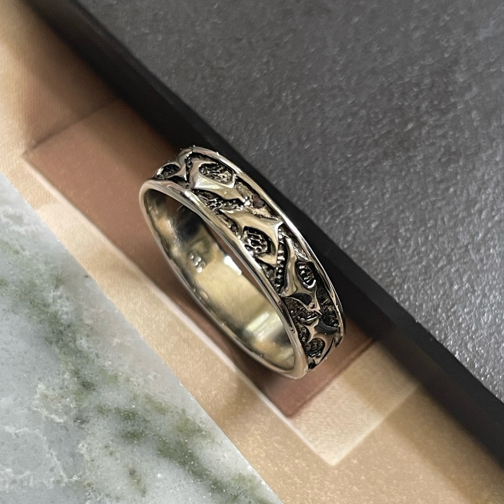 925 Sterling silver Dolphin Band! Us: 9 -10.5 “SILVER”